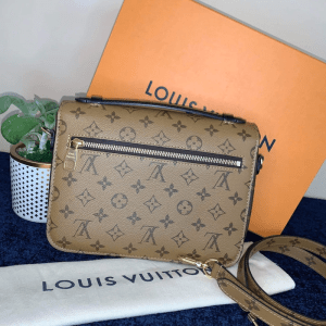 Magnet Shoulder Bags