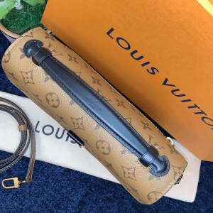 Magnet Shoulder Bags