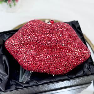 LIPS CRYSTAL CLUTCH